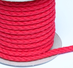 Šňůra oděvní bavlněná červená 8,8 mm