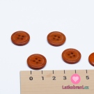 Knoflík kulatý, čtyřdírkový, cihlový s jemnými krupičkami