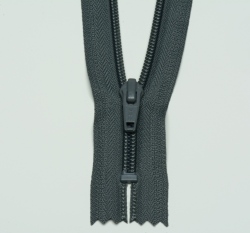 Zip spirálový nedělitelný šedý tmavší 18 cm
