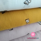 Dvojitá gázovina / mušelín okrový s výšivkou motýla