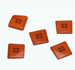 Knoflík hranatý se zkosenou hranou cihlovo - hnědý