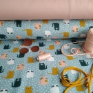 Veselé kočičky na šedomodré