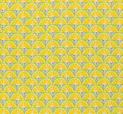 Úplet potisk limetky mezi barevnými puntíčky