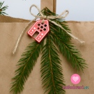 Knoflík ve tvaru domečku se srdíčkem červený