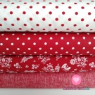 Bavlněné plátno bílé květy s ptáčky na červené 