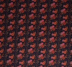 Softshell potisk kytičky na tmavě šedé 