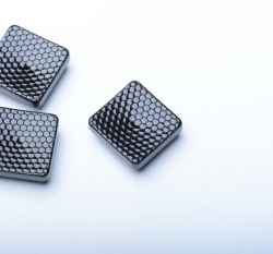 Knoflík čtvercový, lesklý, 