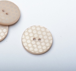 Knoflík kulatý, smetanový s puntíky