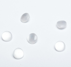 Knoflík bílý malý