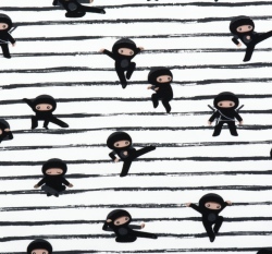 Úplet potisk bojovník Ninja na černých proužcích na bílé